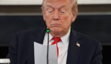 Nobelio premijų specialistas: Trumpas šiais metais premijos negaus