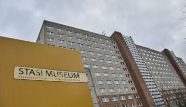 Po Vokietijos suvienijimo tūkstančiai vokiečių gavo prieigą prie komunistų saugumo tarnybos „Stasi“ bylų
