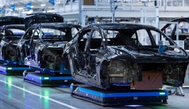 Automobilių gamyba stos artimiausiomis dienomis: gamintojai – desperatiškoje padėtyje