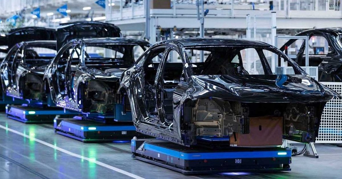 Automobilių gamyba stos artimiausiomis dienomis: gamintojai – desperatiškoje padėtyje