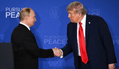Karo analitikai: Trumpo taikos derybų teatras su Putinu jau miręs