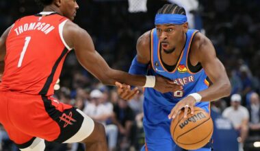 NBA čempionai sezoną pradėjo pergale po dviejų pratęsimų