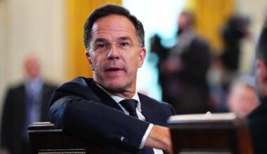 Karas Ukrainoje. Rutte rėžė negailėdamas: Putinui baigiasi pinigai, kariai ir idėjos