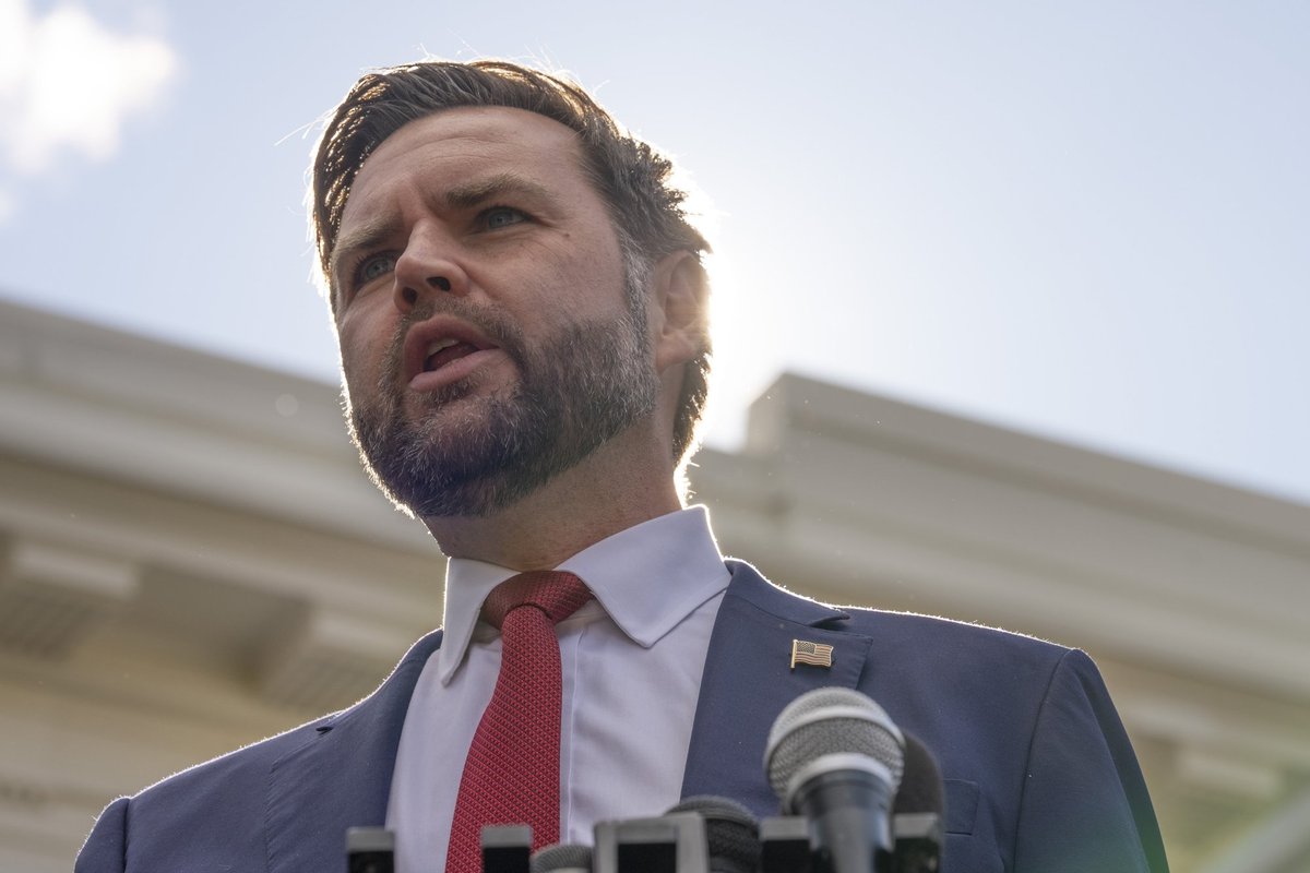 Po Trumpo pranešimo Vance’as gynė branduolinius bandymus