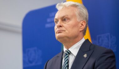 Gitanas Nausėda ragina ES į sankcijų Rusijai paketą įtraukti „Lukoil“