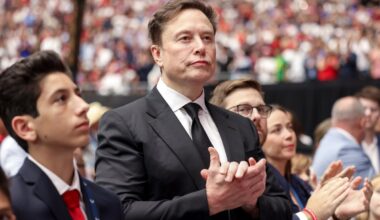 Žiniasklaida: Muskas yra pusiaukelėje link pirmojo pasaulyje trilijonieriaus titulo