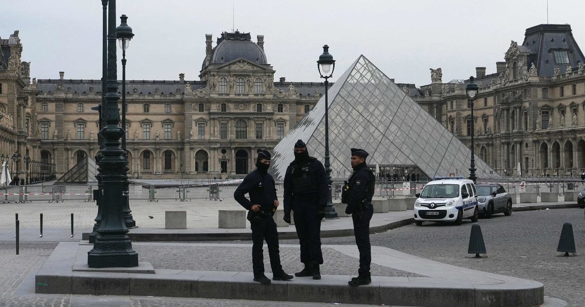 ​​Izraelio įmonė skelbia Luvro muziejų jos paprašius ištirti brangenybių vagystę, šis tai neigia