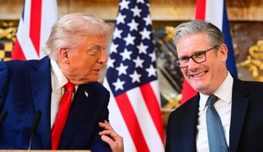 Išskirtinis atvejis: Starmeris nusipirko iš Trumpo gautą dovaną