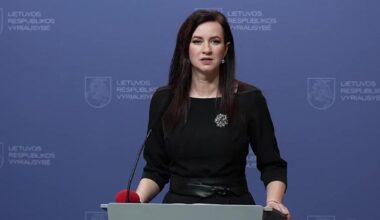 Lietuva uždarys sieną su Baltarusija, sieks naujų sankcijų, kariuomenė numušinės balionus