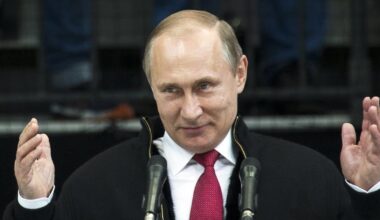 „Vakarai turi nusilenkti Putinui“ – Rusijos Dūmos pirmininkas