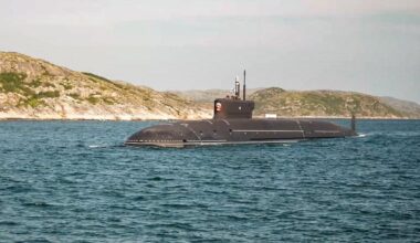 Baltijos jūroje ir Atlante rusų povandeninius laivus bendromis pajėgomis „medžios“ Vokietija ir JK