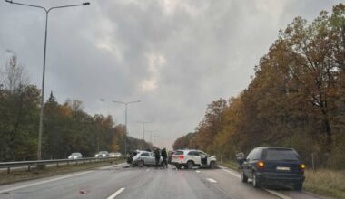 Magistralėje Vilnius–Kaunas įvyko masinė avarija – susidarė spūstys - Delfi