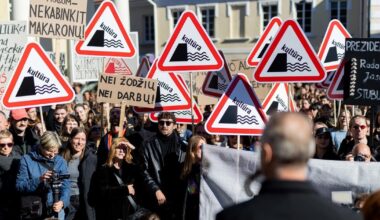 „Rankos kol kas dar nesvyra“ – dar viena protestuojančios kultūros bendruomenės akcija