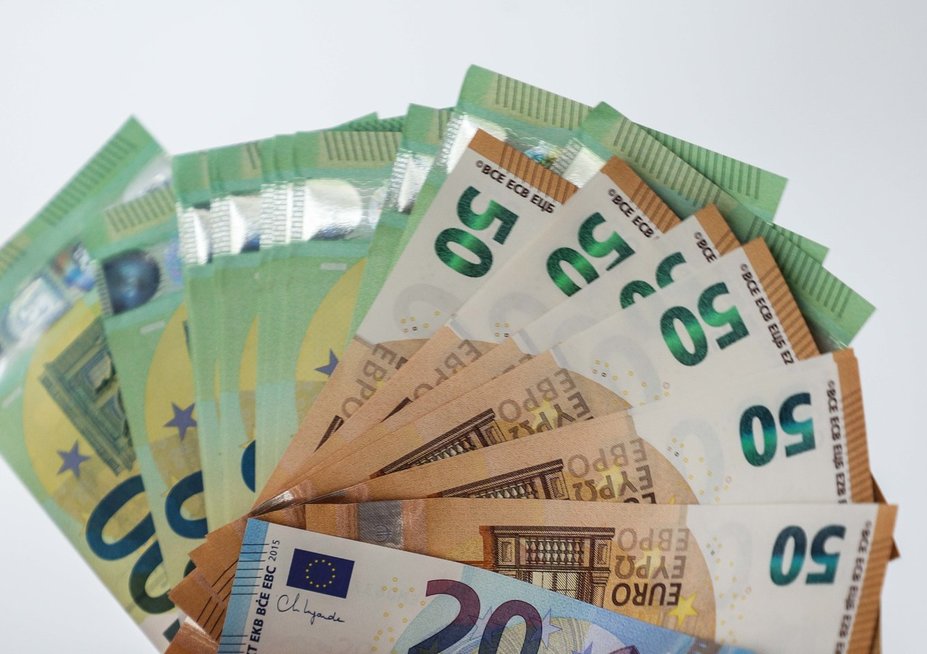 Pinigai. Eurai. Dainiaus Labučio (ELTA) nuotr. Pinigai. Eurai. Dainiaus Labučio (ELTA) nuotr.