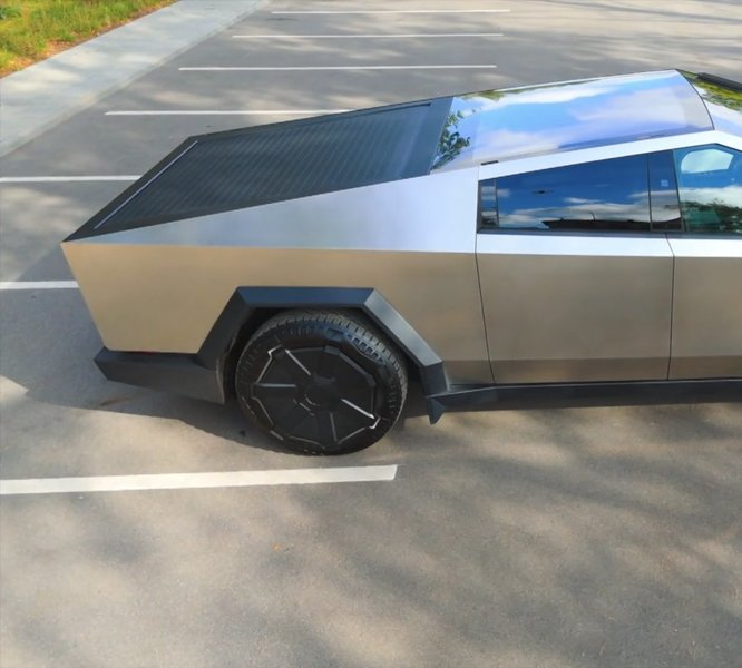 „e-Gazas-Dugnas“ išbandytas „Tesla Cybertruck“ (nuotr. stop kadras) 9