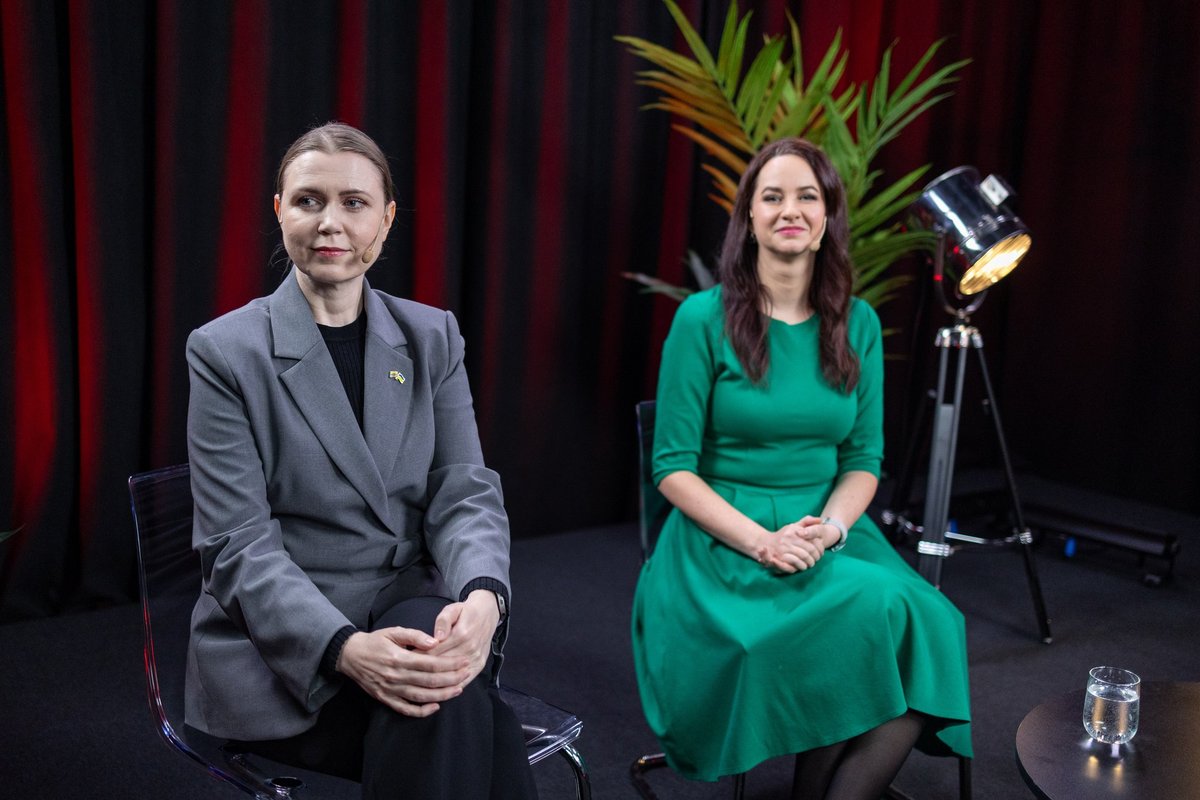 Premjerė paaiškino, kodėl atsisveikino su Šakaliene, o ne su Žemaitaičiu - Delfi