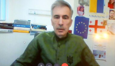Įkalintas buvęs Sakartvelo lyderis Saakašvilis ragina šalininkus išeiti į gatves