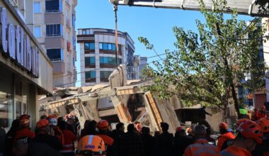 Turkijoje sugriuvus pastatui žuvo keturi žmonės