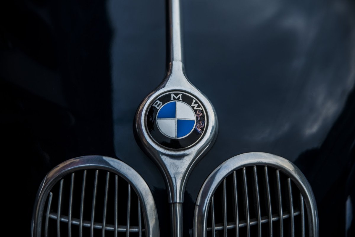 Dėl kurios detalės BMW dizaineriams nuolat reikia teisintis?