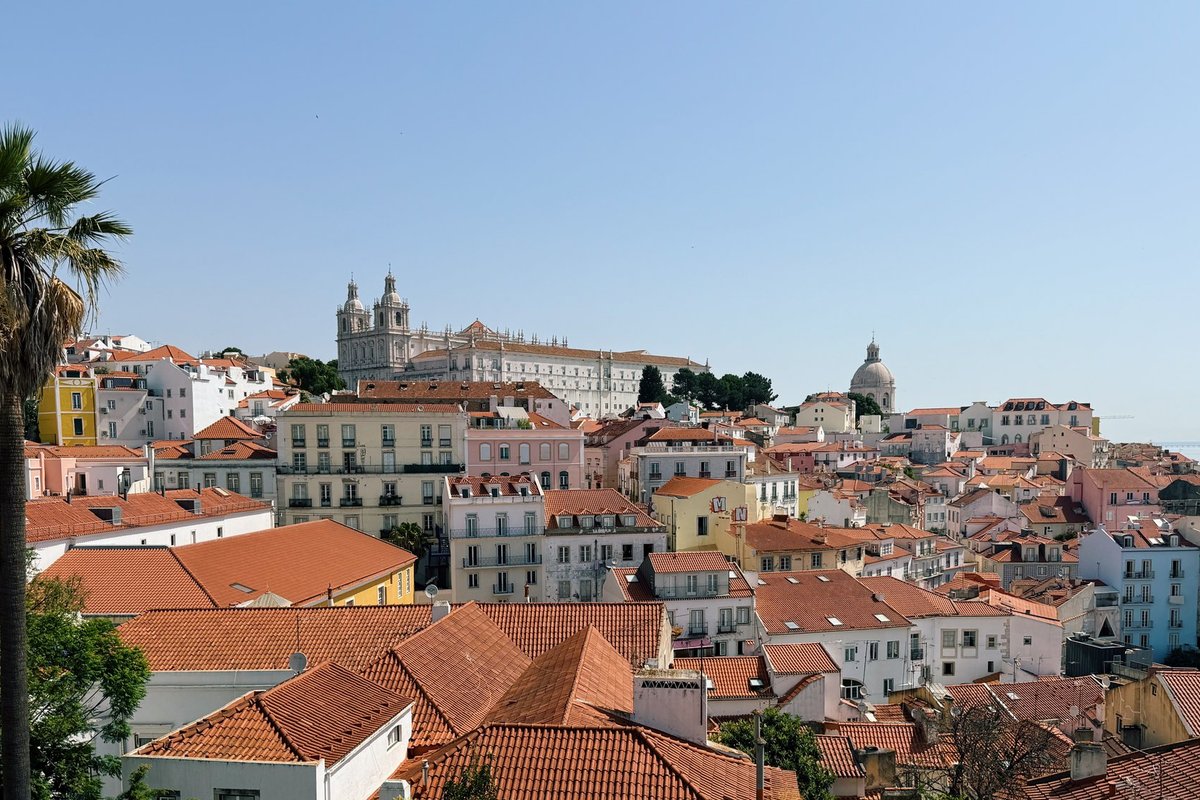 Alfama rajonas Lisabonoje pakeri daug turistų, bet yra ir trūkumų