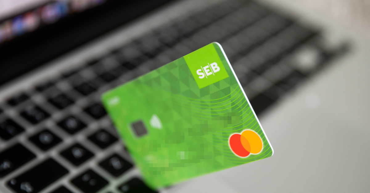 Viename iš didžiųjų bankų nuo sausio kils dalis įkainių: štai už kokias paslaugas mokėsite daugiau | Verslas