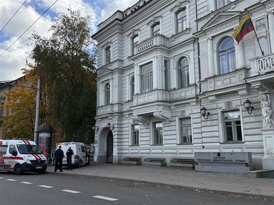 Vilniaus apygardos administraciniame teisme susižalojo vyras