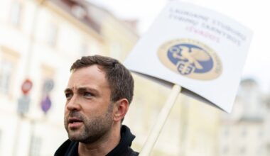 Socialdemokratas įsivėlė į žodžių mūšį su Raskevičiumi: sėkmės susideginant - Delfi