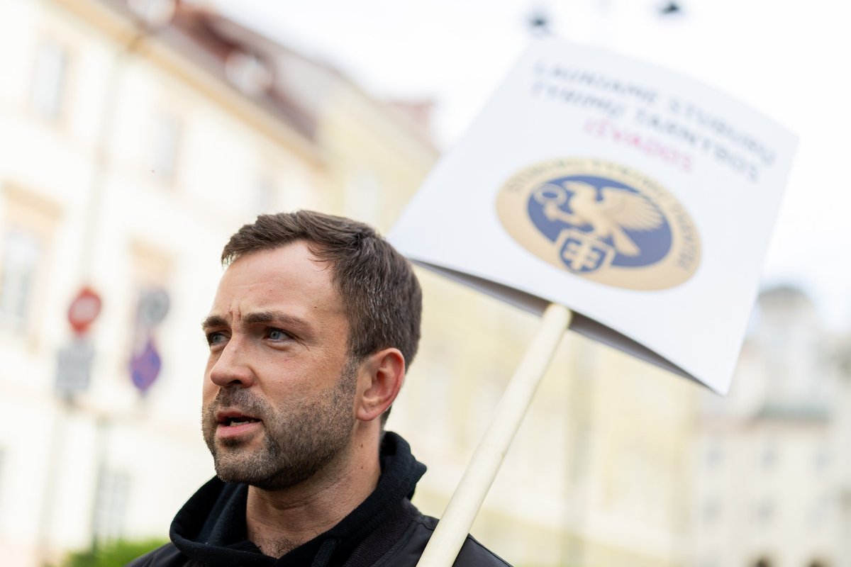 Socialdemokratas įsivėlė į žodžių mūšį su Raskevičiumi: sėkmės susideginant - Delfi