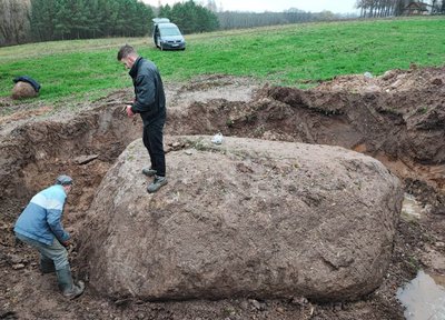 Žilių akmuo paskelbtas valstybės saugomu geologiniu gamtos paveldo objektu