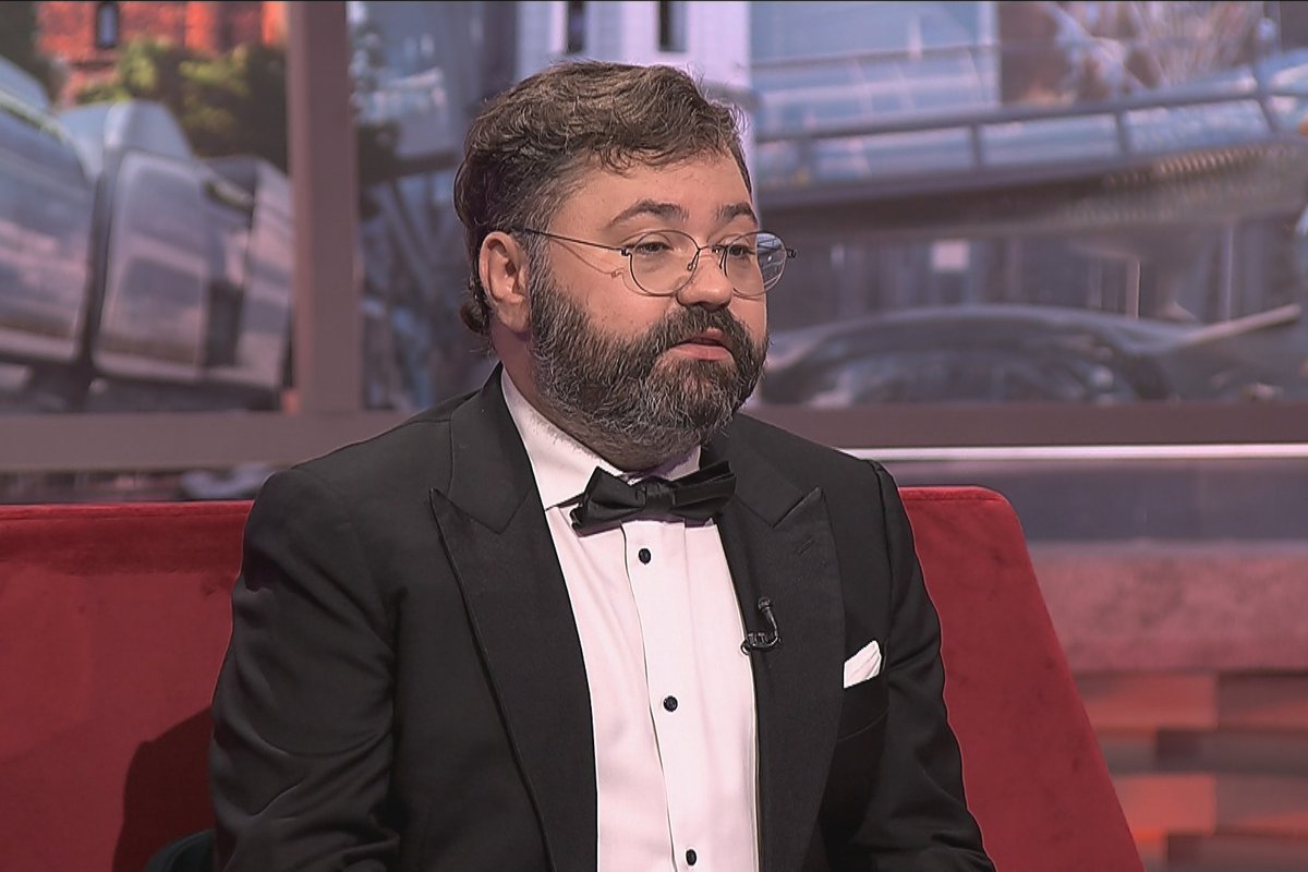 Tris dukras auginantis operos solistas Rafailas Karpis: esu barzdota namų primadona