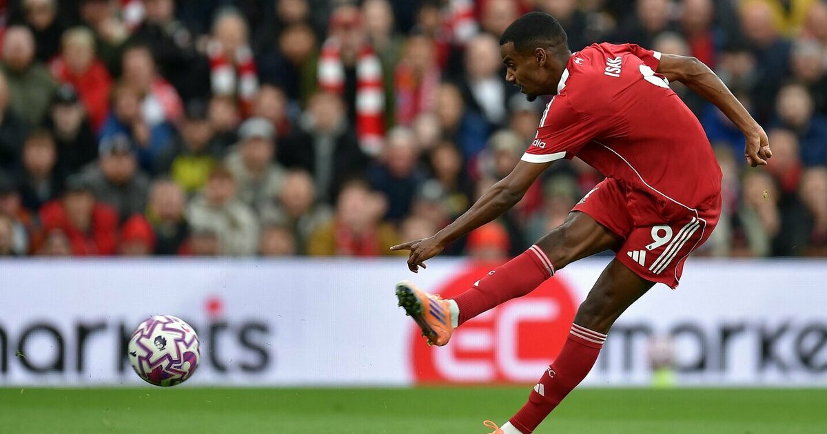 Rooney teigia, jog „Liverpool“ turėtų Isaką palikti ant suolo ir rungtynes pradėti su Ekitike