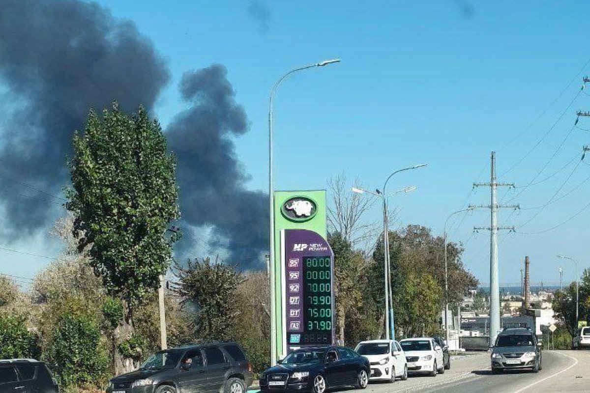 Karas Ukrainoje. Po Ukrainos atakos Kryme trečią dieną liepsnoja naftos terminalas - Delfi