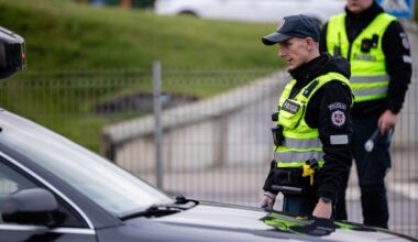 Neblaivūs vairuotojai „užtvindė“ Kauno kelius: vairuotojai daužė vartus, automobilius ir sienas