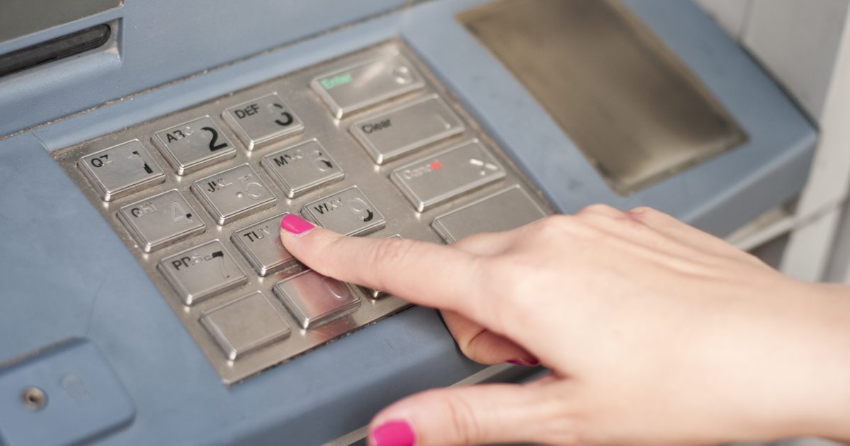 Būtinai pasirūpinkite grynaisiais pinigais: bankai skambina pavojaus varpais, reaguoti reikėtų tučtuojau