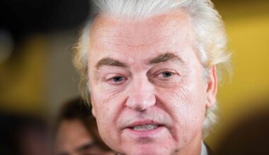 Nyderlandų rinkimuose centristai ir kraštutiniai dešinieji žengia koja kojon, rodo apklausos