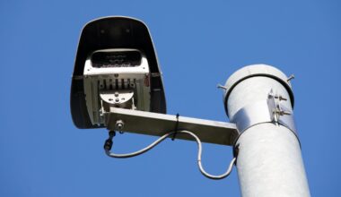 Kiek km/val. reikia viršyti, kad greičio radaras fiksuotų pažeidimą ir kada skiriama bauda?