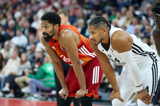 Scanpix/IMAGO/Eibner nuotr./Spenceris Dinwiddie (kairėje)