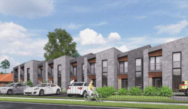 Tuščią plotą tarp privačių namų ir parduotuvės užims naujas daugiabutis