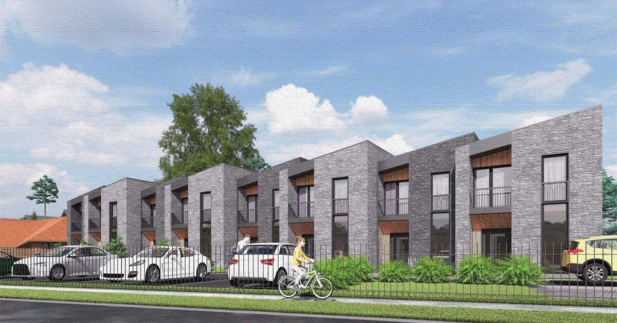 Tuščią plotą tarp privačių namų ir parduotuvės užims naujas daugiabutis