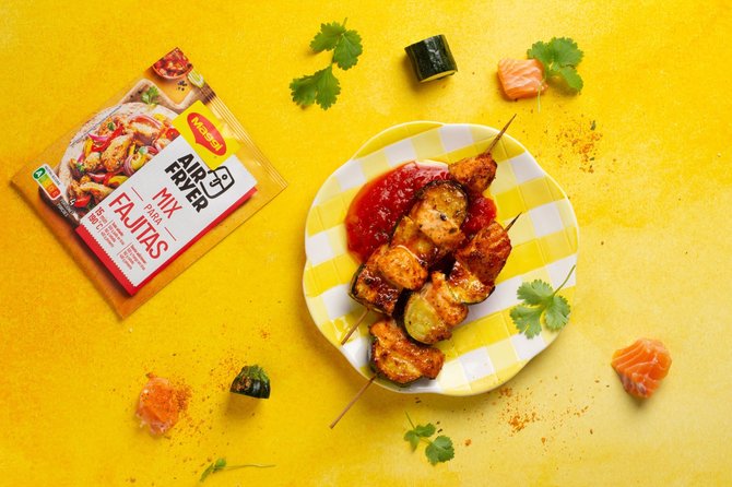 Organizacijos nuotr./Lašišos ir cukinijų iešmeliai su salsa