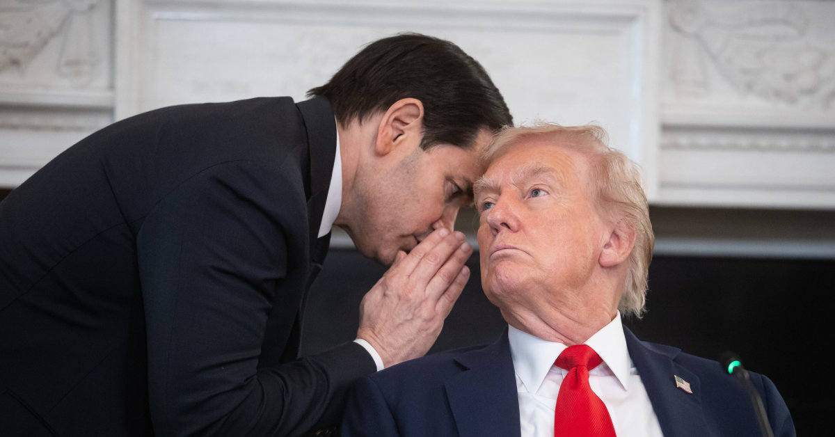 Trumpas apsikvailino: per klaidą paskelbė privačią žinutę, raginančią susidoroti su priešais