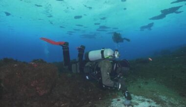 tai prasiskverbian iš po vandenyno aplink Antarktidą