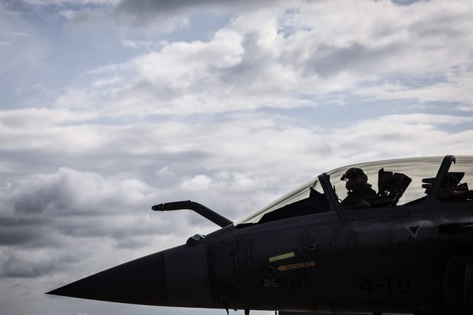 NATO pajėgų naikintuvas / THIBAUD MORITZ / AFP