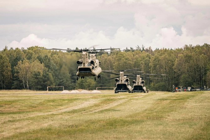 11-osios oro pajėgų brigados nuotr./NATO pratybose Lenkijoje dalyvauja olandų oro desantas
