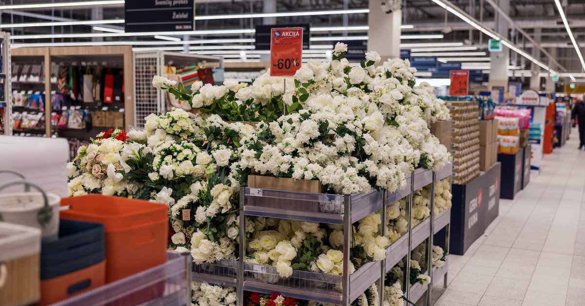 Kapus tautiečiai puošia ne tik gyvomis, bet ir dirbtinėmis gėlėmis: dabar joms „Maximoje“ – 60 proc. nuolaida | Verslas