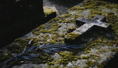 Tinkamai pasiruoškite Vėlinėms: šių klaidų nedovanotų nei artimieji, nei pats paminklas