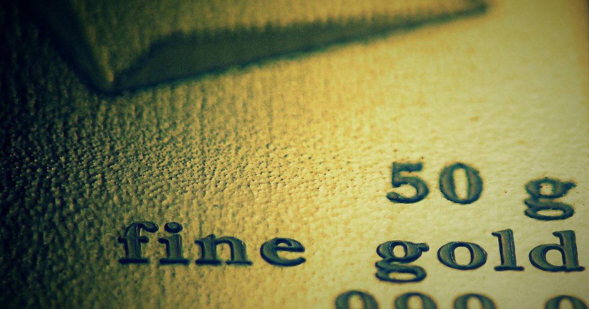 Aukso vertė krinta į rekordines žemumas: atskleidė, kas išgąsdino rinkas ir kodėl investuotojai traukiasi