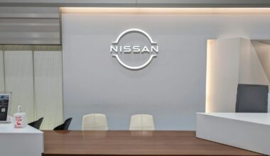 „Nissan“ atnaujino „Ariya“ elektromobilį: naujoji versija jau griauna automobilių dizaino taisykles
