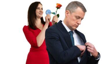 Inga Ruginienė siūlo rožę, Žygimantas Vaičiūnas raukia nosį - Respublika.lt