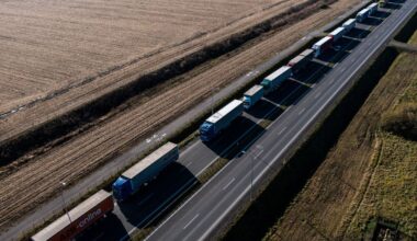 Vežėjų atstovas: vilkikų vairuotojams neleidžiama grįžti iš Baltarusijos, nors jie atitinka išimtis - Respublika.lt